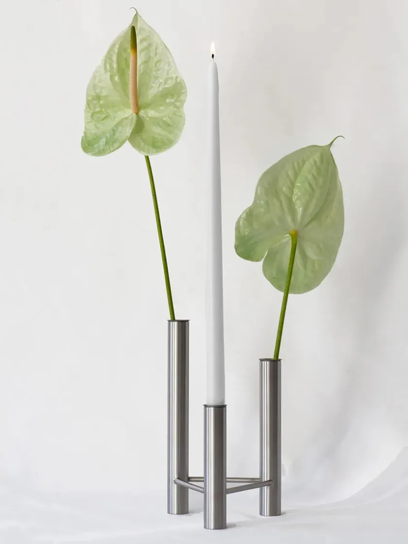 Kay Bojesen Denmark Gaver Til Ham|Lysestager<VISTA vase og lysestage, mat stål fra Kay Bojesen
