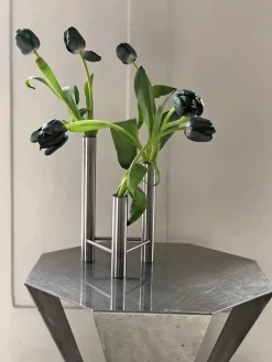 Kay Bojesen Denmark Gaver Til Ham|Lysestager<VISTA vase og lysestage, mat stål fra Kay Bojesen