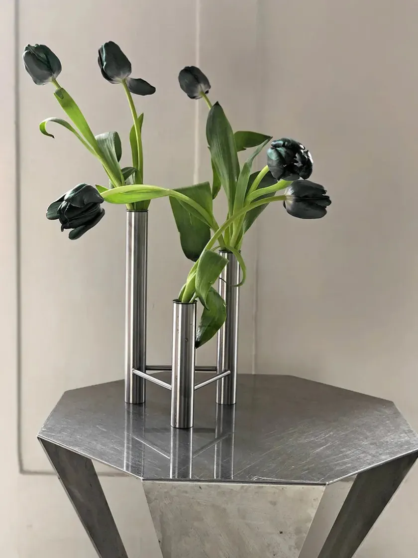 Kay Bojesen Denmark Gaver Til Ham|Lysestager<VISTA vase og lysestage, mat stål fra Kay Bojesen