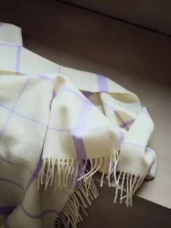 Silkeborg Uldspinderi Puder Og Plaider<Warp & Weft Plaid, raw white/lilac fra