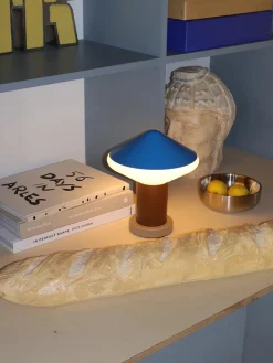 LEO Objects Portable Lamper|Spots<Whipped Portable Table Lamp, sky blue fra