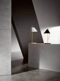 Louis Poulsen Spots<Yuh Brass bordlampe fra