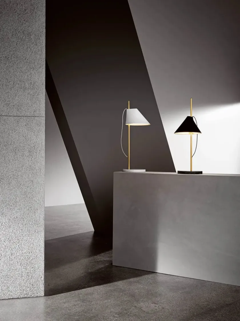Louis Poulsen Spots<Yuh Brass bordlampe fra
